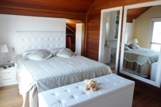 Suite closet da Casa no Condomínio Saint Mortiz Gramado